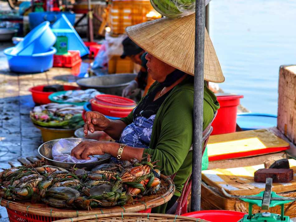 Hoi An crab seller | Pixabay